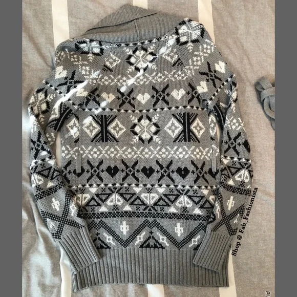 Victoria’s Secret plush cardigan sweater size small